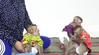Trois frères et sœurs Bom's Miltt & Milly sont prêts pour le goûter le plus préféré