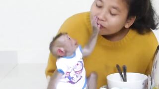 Mom Cook Egg Noodle For Little Bom's Morning Breakfast