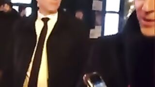 ‪The French president sings‬