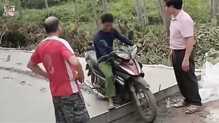 HUWAG KANG KUKURAP DAHIL MATATAWA KA TIYAK