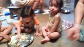 Play Twins Kids Funny Baby Fooding Funny Video