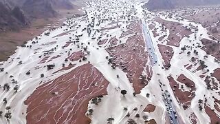 SUADI MEN BARISH KA AERIAL VIEW.