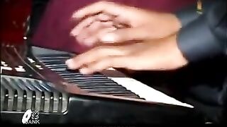 Kitni makhmoor han tmhari aamkhen