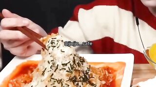 Cheesy fire noodles with creamy onion chicken