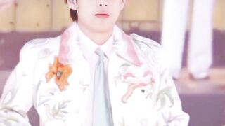 This songs lyrics and kimtaehyung moves are perfect