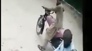 Karachi me Dakaiti ki waredat 2