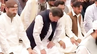 Khan Saab Bahut Takleef Main Hain
