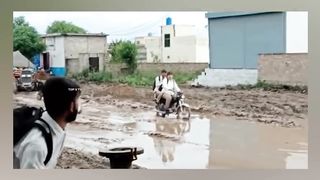 25 Funny Moments Of Pakistani People Part-2