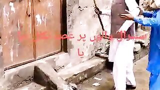 Darwaza Zor Say Bajaya Aor Susar Bhee Aagya
