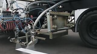 Ces machines peignent des routes !!
