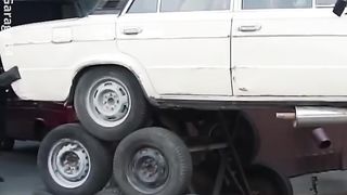 Ces mecs fabriquent une voiture avec 14 roues