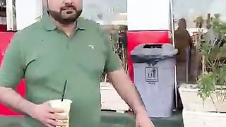 Yeah Bundda Bhee Kammal Ka Haiy Chup Ho Kar