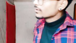 सुन मेडम बादशाह बिना रानी के भी बादशाह होता हैं ।
