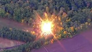 Destruction of a Russian Msta-S 152mm self-propelled howitzer