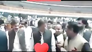 Khan Say Moqabila Karna Na Mumkin