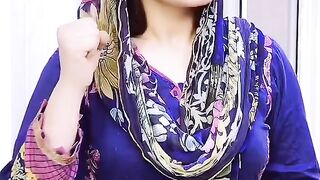 Khub Surat Larki Acha Andaaz Bole rahi Haiy