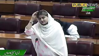 Saira Bano Hakoomat Pr Baras Pari | Public News | Trending Video