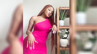 ASMR MUKBANG _ curvy model Elize Blaire - plus size model