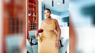 ASMR MUKBANG _ curvy model Ronke - plus size model
