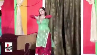 UNSEEN NIDA CHAUDHRY 2017  MUJRA DOOD MAKHNA DI