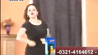 Nida Chaudhry  Mujra dance.