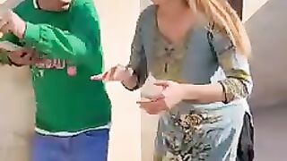 Kuta Aor Shair Ab Batao larki nain