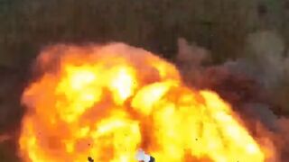 Ukrainian Paratroopers drops explosives on Russian trenches with weaponized drones