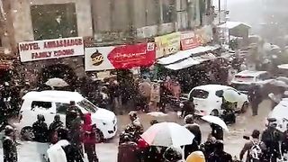 Friends subscribe channel in muree snow ❄️❄️????️????️❄️❄️????️????️ falling