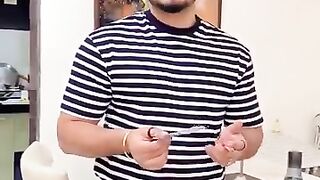 Lagta Haiy Bundda Waif Say Itna Tung Haiy
