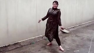 YEH BADAL KE BARISH YEH BARISH KA PANI.