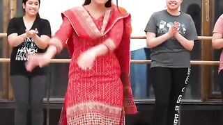Giddha on Phatte chuk di  Punjabi  Pure Bhangra