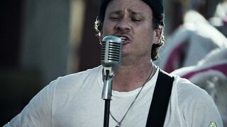 blink-182 - EDGING (Official Video)