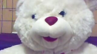 Our merry little bear is singing!