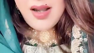 Tu Mujhe