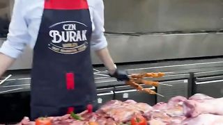 Czn Burak Dubai İftar Saati Kebap Hazırlığı