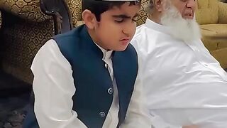 مرحوم وفاقی وزیر مولانا عبدل شکور کا بیٹا قرآن پاک کی تلاوت کر رہا ہے