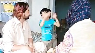 Gulab Ko Bachay Nain Pagal Banaya Hoa Haiy