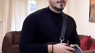 Itni Door Love karkay Waife ko Bhaijhu Gay