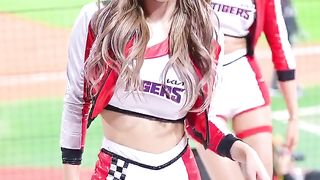 Lee Da-hye cheerleader 3