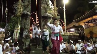 Seram.!!  Tarian rangda di bali