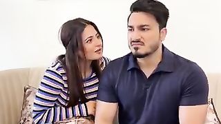 Bundday Nain Kammal Kasaath Larki ko Baywaquf Banaya
