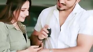 Yeah Bundda Bahut Taiz Haiy Larki Ko Chup Karadaiyta Haiy