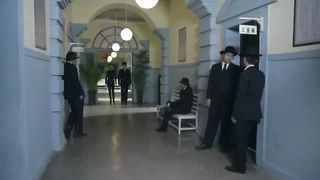 When the Chinese female agent was intercepted by the Japanese, she fought with k