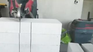 Vidéos Satisfaisantes D’Ouvriers Faisant Leur Travail Parfaitement ▶4