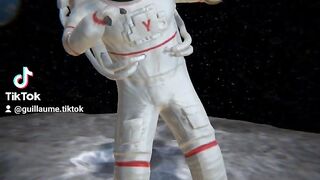 3D animation : Character on the moon (dancing)