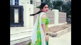 Viral girls dance clips