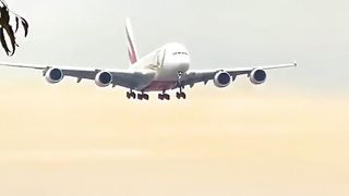 Amazing Emirates Airbus a380 landing view