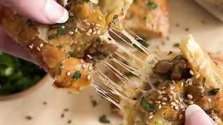 You won’t believe how easy it is to make these chicken and cheese pastry rolls!!
