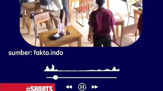 Seorang Driver Ojol Ngamuk Di Sebuah Restoran
