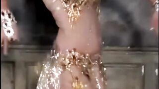Beautiful Arab belly dancing !